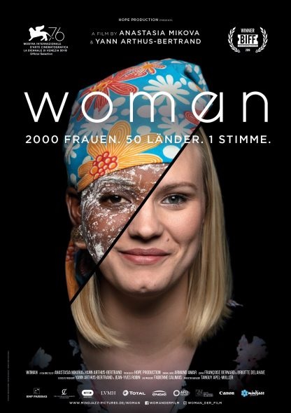 Filmplakat WOMAN - 2000 Frauen. 50 Länder. 1 Stimme.